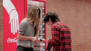 coca-cola-friendly-twist-hed-2014