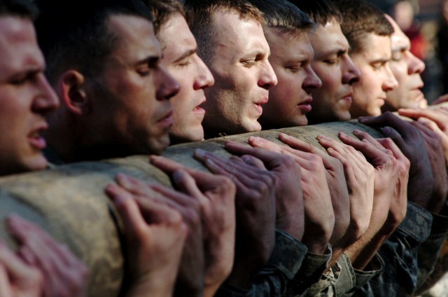 US_Army_soldiers_in_SFAS_class_04-10_participates_in_log_and_rifle_PT_at_Camp_MacKall_on_Wednesday,_January_13,_2010.