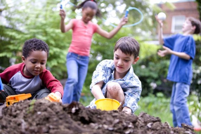 two-caucasian-and-two-african-american-children-playing-together-725x483 activate